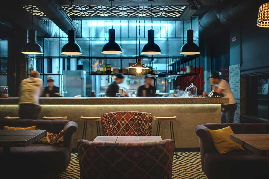 Decoración interiores de restaurantes con un claro enfoque en las texturas